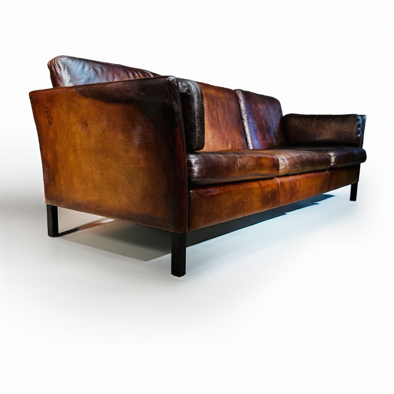 Box Design Three-Seater Sofa Heavily Patinated Tan Leather T Kvalitet