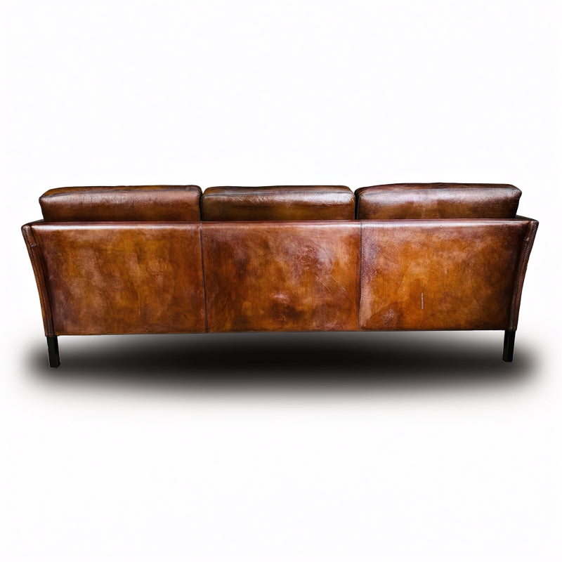 Box Design Three-Seater Sofa Heavily Patinated Tan Leather T Kvalitet