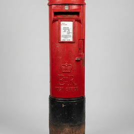 Elizabeth 2nd Pillar Post Box