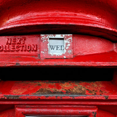 Elizabeth 2nd Pillar Post Box