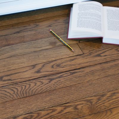 Stunning Oak strip hardwood flooring 