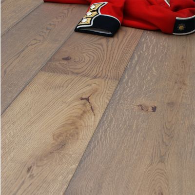 Wilsons "DUNLUCE" Castle range pre - finished engineered Oak plank