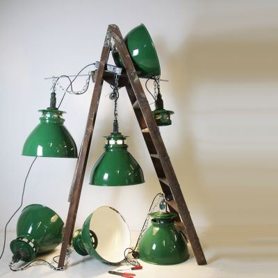 Green industrial light with open hat feature