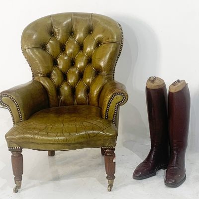 Ladies button back leather chair