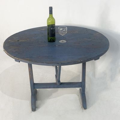 Vintage French vondage table