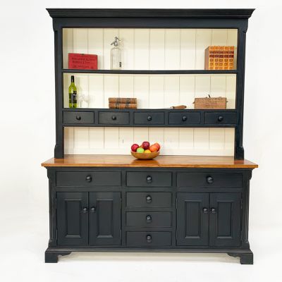 Stunning kitchen dresser with canted and fluted dorners