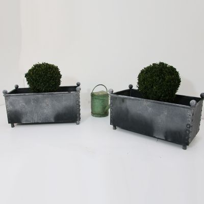 The Dunluce heavy duty square planter 