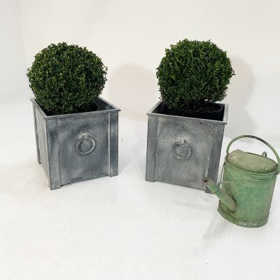 The small Portura heavy duty square planter 