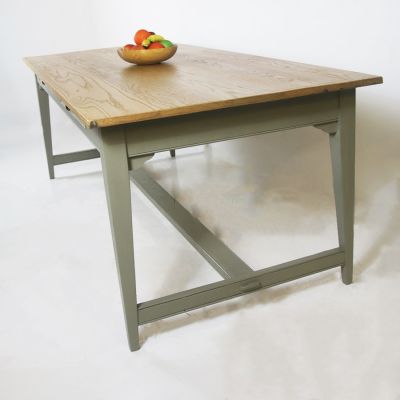 Bespoke Cottswold tapered stretcher kitchen table made to order