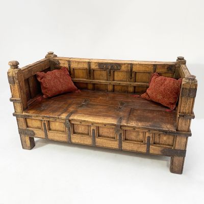 Stunning Colonial 19th century bed / settee in teak