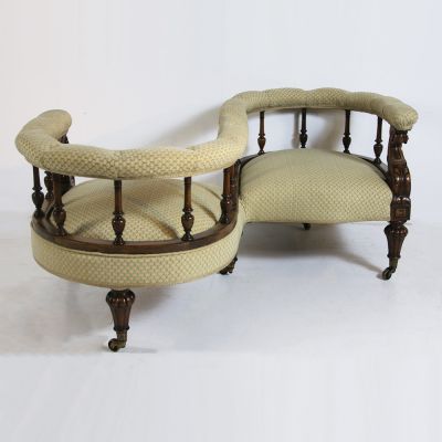 Superb Victorian Walnut conversation seat (circa 1870)