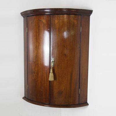 Splendid bow fronted Georgian Mahogany cupboard 