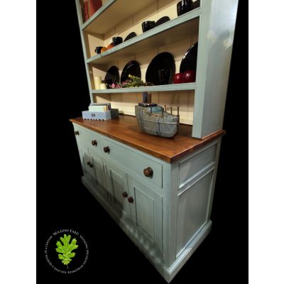 Traditional country dresser with open plate rack