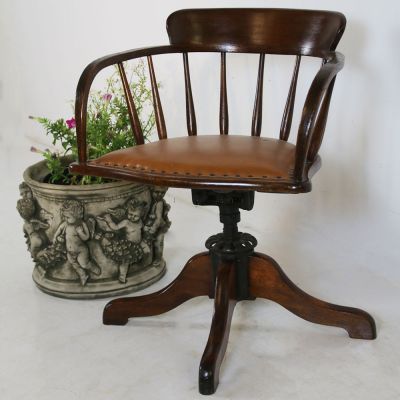 Antique swivelling office chair