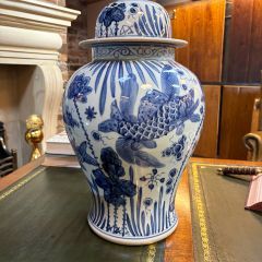 Beautiful Chinese blue storage jar 