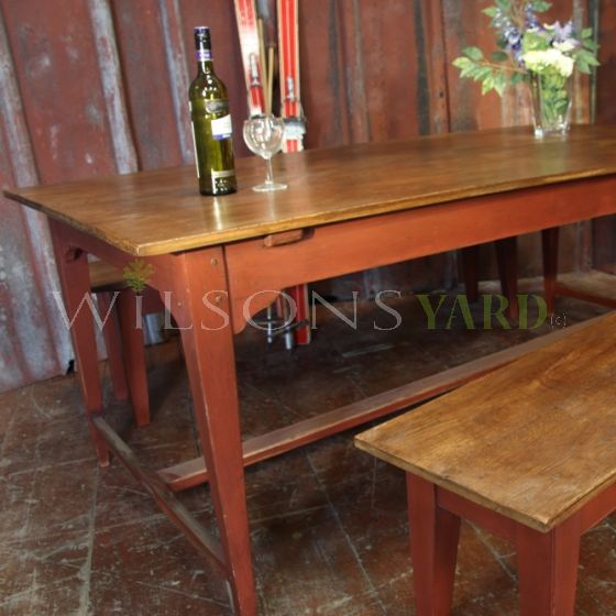 Bespoke Cottswold tapered stretcher table